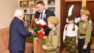 Анне Ивановне Ветровой вручили поздравления ко Дню Победы