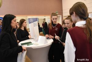 В Крупках проходит ярмарка вакансий для молодежи