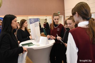 В Крупках проходит ярмарка вакансий для молодежи