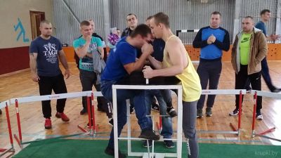 Чемпионат района по армрестлингу выявил сильнейших крупчан
