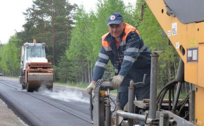 Сразу на нескольких участках дорог работают ДЭУ № 69 и ДРСУ №164