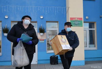 Члены комиссий выезжают домой к гражданам, которым сложно самостоятельно прийти на участки для голосования