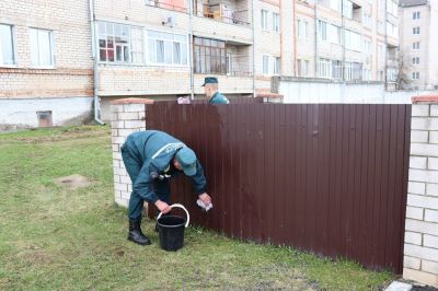 Крупские спасатели активно включились в республиканский субботник