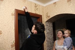 Юные спасатели Крупщины устанавливают пожарные извещатели