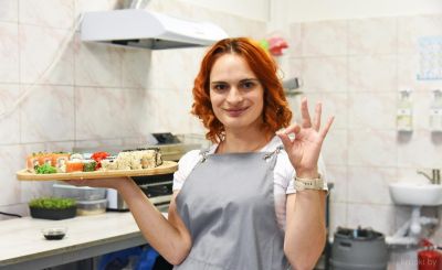 Крупчанка, воспользовавшись безвозмездной субсидией, открыла свое дело – мини-кафе «Sushi fresh»