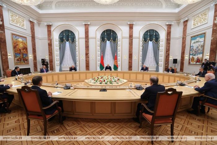 Лукашенко: Запад готовит силовой сценарий смены власти в Беларуси
