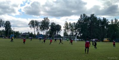 Очередная победа вывела крупчан на первое место в чемпионате области по футболу (видео)