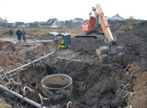В Крупках на улице Козловского ведется строительство главной канализационно-насосной станции