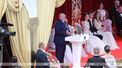 Новогодний бал для молодежи прошел во Дворце Независимости