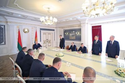 Лукашенко поручил новому руководству &quot;Белшины&quot;, &quot;Гомсельмаша&quot; и &quot;Могилевхимволокна&quot; разобраться с проблемами