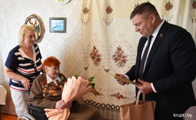 Депутат Палаты представителей Национального собрания нанес визит ветерану Великой Отечественной войны