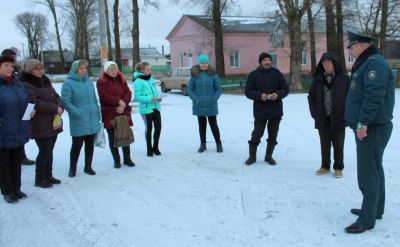 Начальник Крупского РОЧС проинспектировал д. Лютые и встретился с жителями аг. Докудово