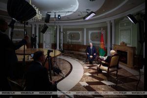 Лукашенко дал интервью американской телекомпании "Ньюсмакс"