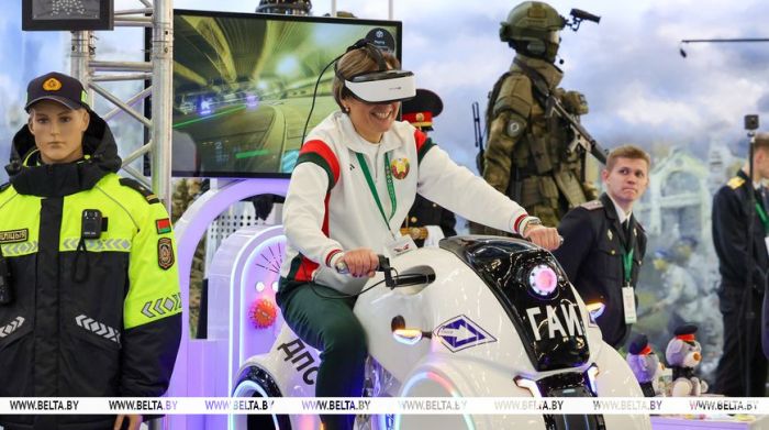 Интерактивные стенды, экипировка, исторический блок. Что представило МВД выставке достижений "Моя Беларусь"