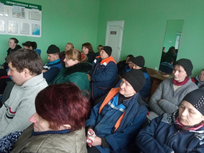 Дороги и благоустройство, ассортимент медпрепаратов и цены в магазинах – первый зампред встретился с коллективом МТК «Старый Бобр-800»