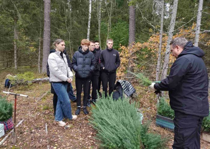 Гимназисты приняли участие в акции «Дай лесу новае жыццё!»