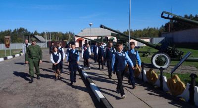 Учащиеся СШ №1 г. Крупки познакомились с армейской жизнью