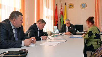 Депутат Палаты представителей Национального собрания Республики Беларусь Игорь Лавриненко провел в Крупском районе прием граждан