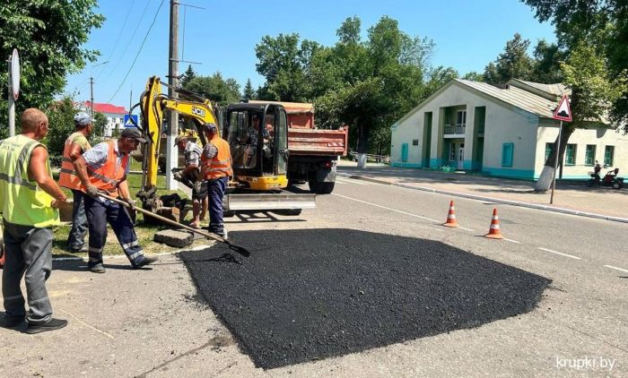 Завершили благоустройство участка дороги по улице Советской в Крупках