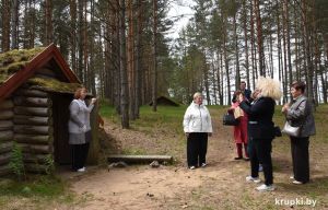 Педагоги-ветераны области посетили мемориальный комплекс на месте гибели Героя Советского Союза Василия Чеботарева
