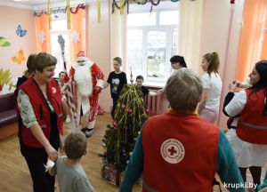 "Красный крест" проводит благотворительную акцию "Ёлка желаний"