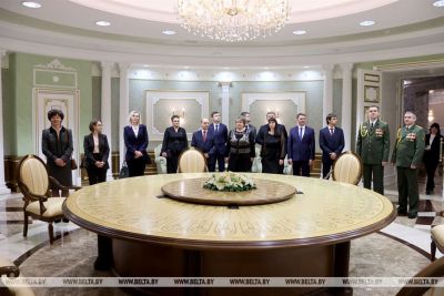 Александр Лукашенко вручил дипломы доктора наук и аттестаты профессора