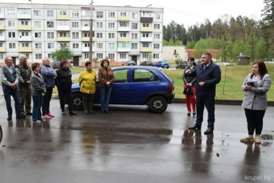 Председатель райисполкома встретился с жителями улицы Армейской г. Крупки