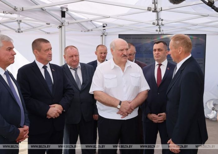&quot;Даже не жалуйтесь на жесткие решения!&quot; Лукашенко считает, что проблема слабых хозяйств в отсутствии дисциплины