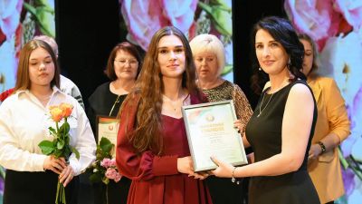 Медицинские работники Крупщины принимали поздравления (фото)