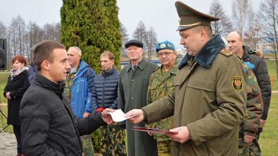В Крупках призывникам торжественно вручили повестки в армию