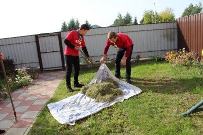 Юные спасатели навестили и помогли ветерану МЧС