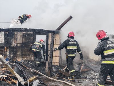 В Крупках горела надворная постройка по ул. Интернациональная