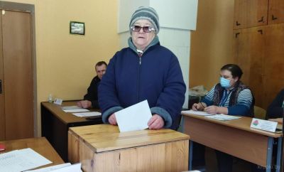 На участке для голосования № 9 в аг. Обчуга весь день оживленно