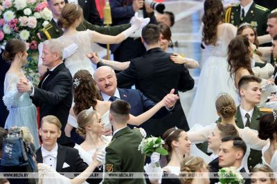 Новогодний бал для молодежи прошел во Дворце Независимости