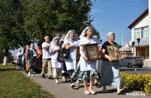 В Крупках состоялась Божественная литургия и крестный ход