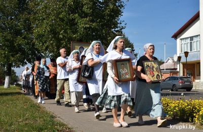 В Крупках состоялась Божественная литургия и крестный ход