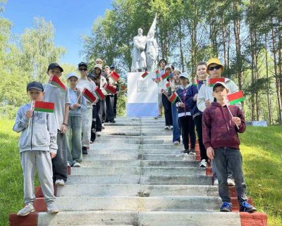 Воспитанники воспитательно-оздоровительного лагеря &quot;Яновщина&quot; приняли участие во Всебелорусской минуте молчания