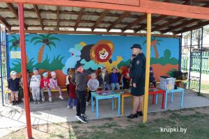 Спасатели Крупского РОЧС заглянули в гости к дошколятам Колосовского детского сада