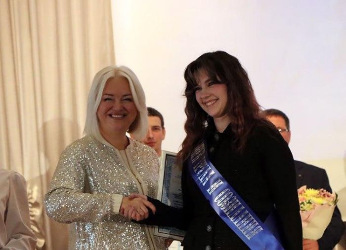 Педагог из Хотюховской СШ отмечена наградой областного профсоюза