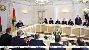 Лукашенко: Витебскую область на плечах тащить не будем
