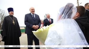 Лукашенко на Пасху приехал в храм Святителя Николая Чудотворца в Шкловском районе
