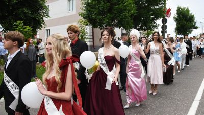 Для 136 выпускников Крупского района прошел выпускной (фото)