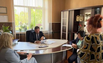 День депутата в районе: прием граждан прошел в Холопеничах
