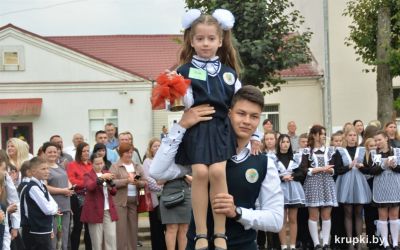 Торжественная линейка, посвященная Дню Знаний, прошла в Крупской районной гимназии (фото)