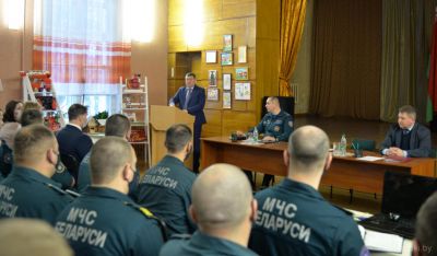 Председатель Крупского райисполкома Анатолий Козел встретился с сотрудниками Крупского РОЧС