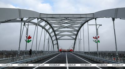 Лукашенко в Мозыре открыл обновленный мост через Припять