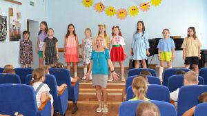 Крупская детская школа искусств проводит тематические концерты (фото)