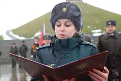 Накануне праздника крупские спасатели-новобранцы принесли Присягу