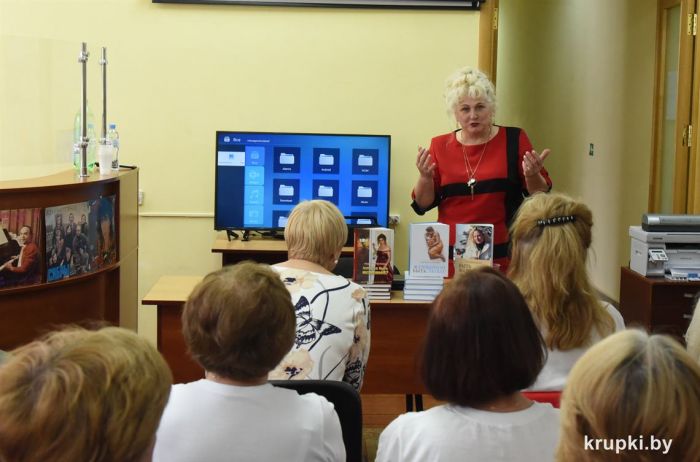 В Крупской библиотеке состоялась встреча с писательницей Анной-Еленой Романовой