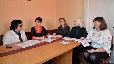 В Крупках проведут анкетирование и медосмотр работников гимназии и школ города
